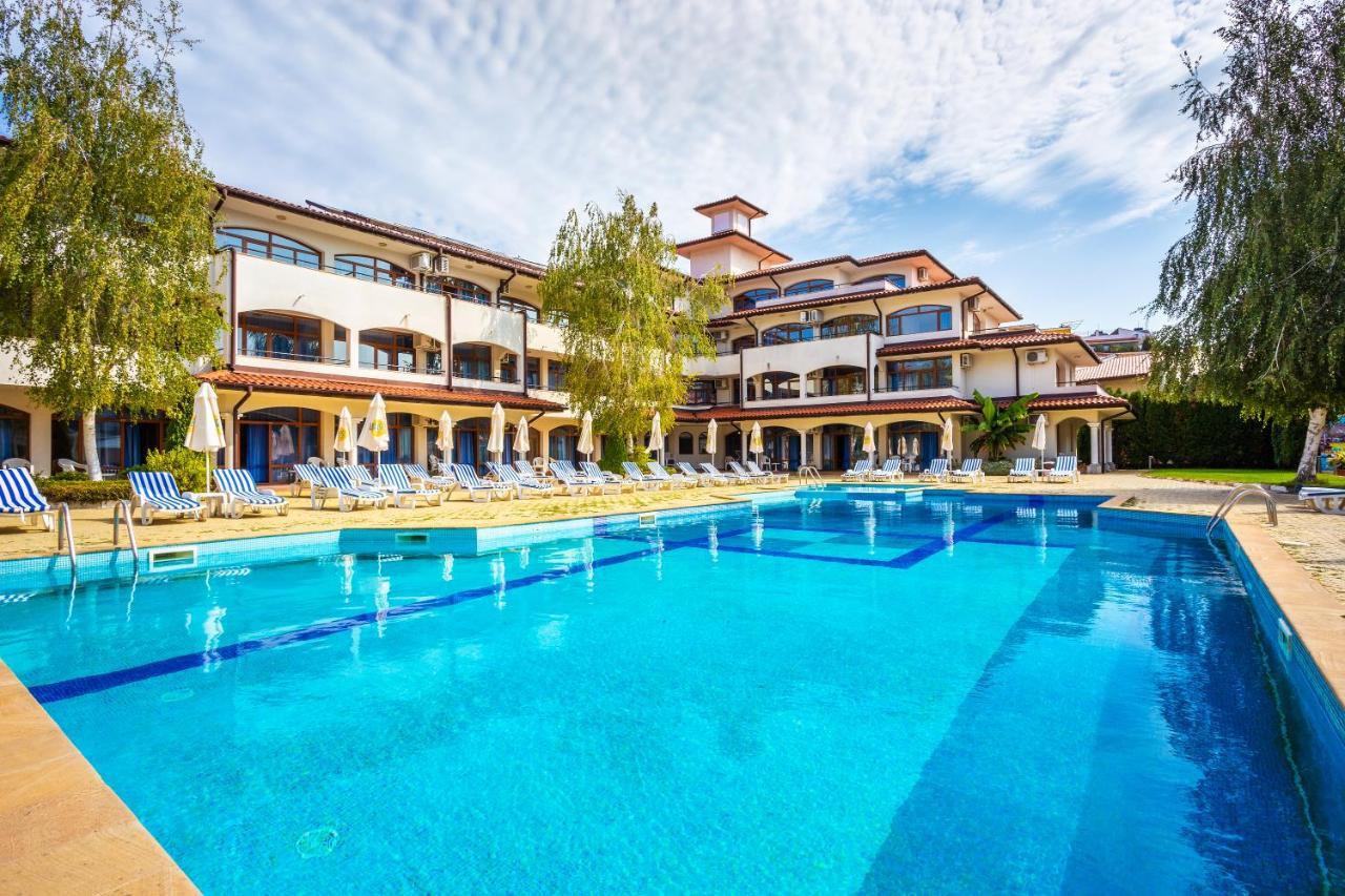 Complex Sunrise By Hmg Hotell Slăntjev Brjag Exteriör bild