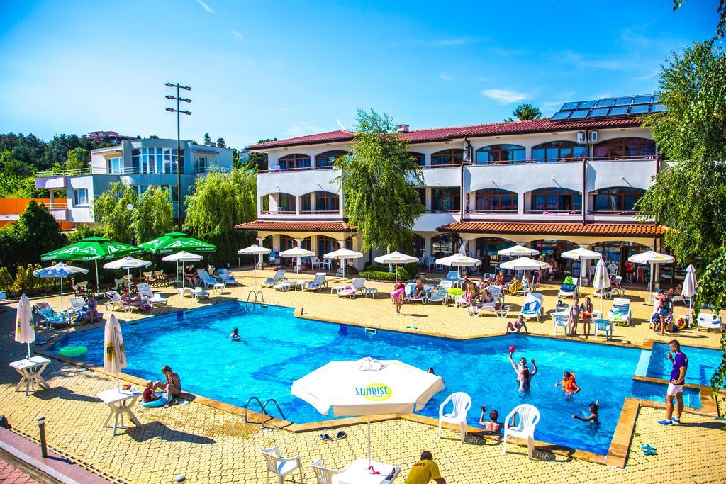 Complex Sunrise By Hmg Hotell Slăntjev Brjag Exteriör bild