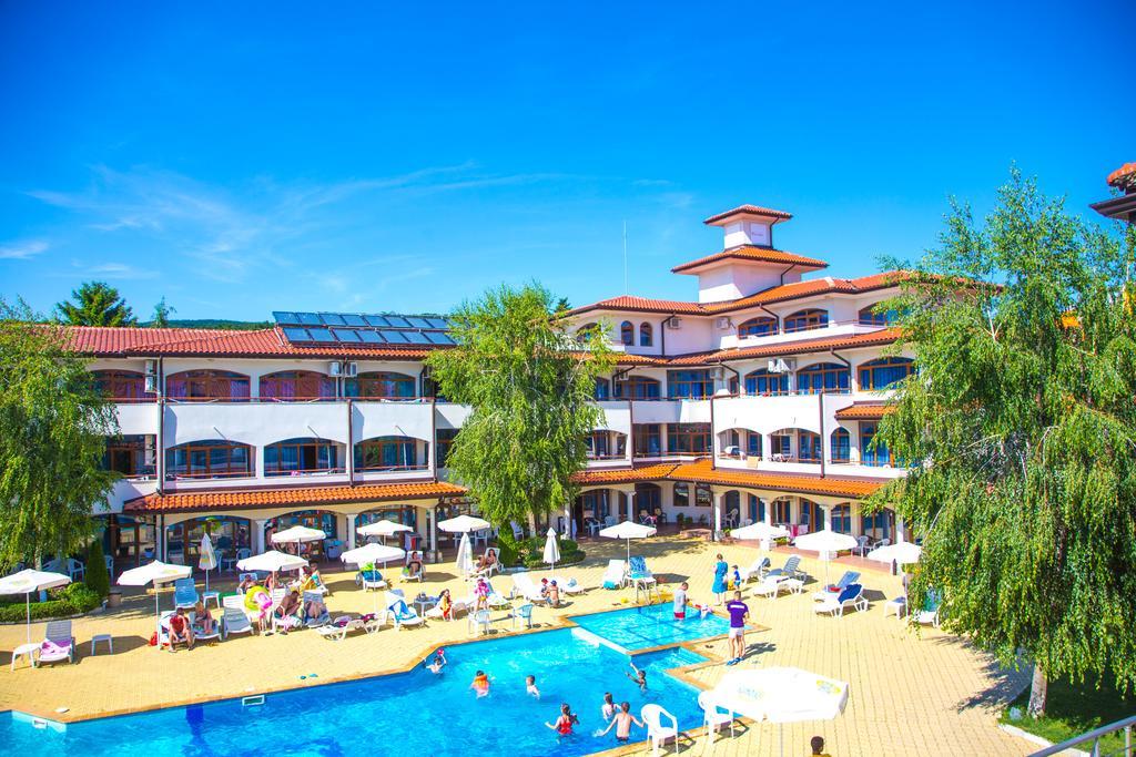 Complex Sunrise By Hmg Hotell Slăntjev Brjag Exteriör bild