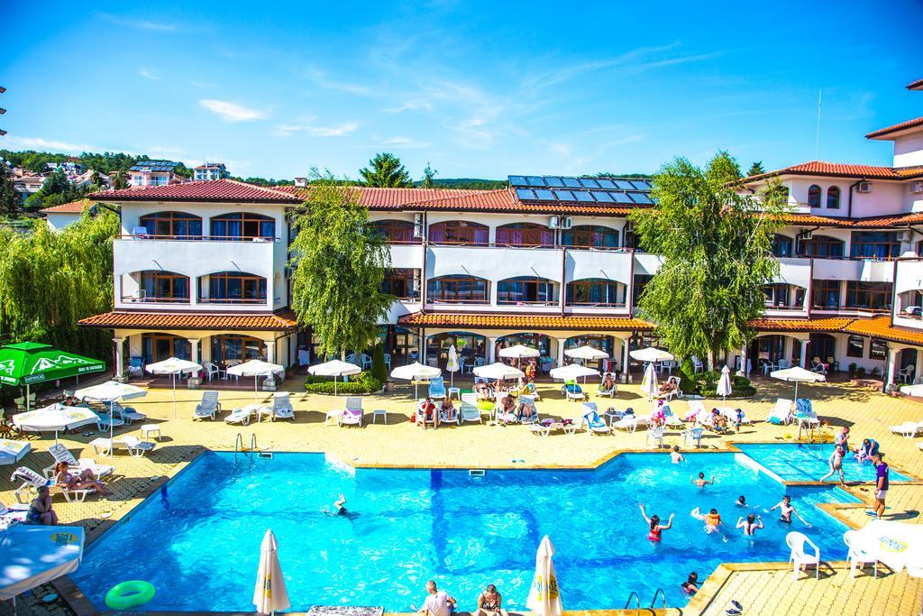 Complex Sunrise By Hmg Hotell Slăntjev Brjag Exteriör bild